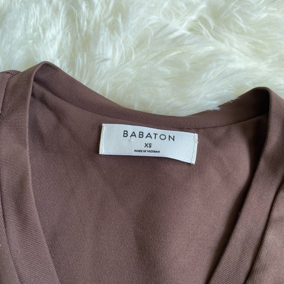 Aritzia Babaton Contour Henley Longsleeve V-neck Bodysuit in  Coffee Bean - Picture 6 of 6